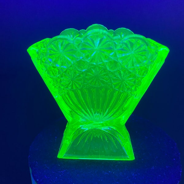 Art deco daisy button uranium glass fan vase