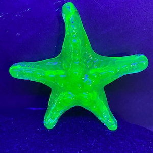 Uranium green Vaseline glass starfish