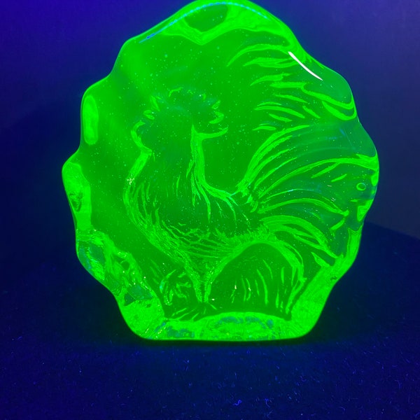 Vaseline uranium glass rooster figure