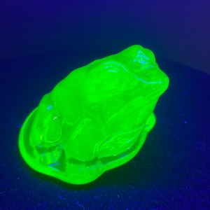 Presse-papiers grenouille en verre, uranium vert vaseline