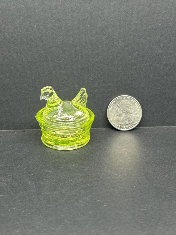 EXCLUSIVE! Mini green topaz  uranium glass chicken hen on the nest