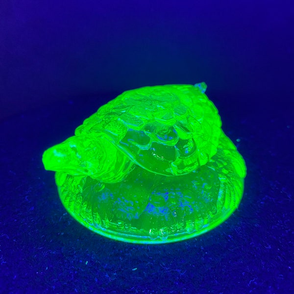 Uranium Vaseline glass turtle figure