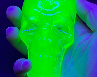 HUGE green Vaseline  uranium glass skull