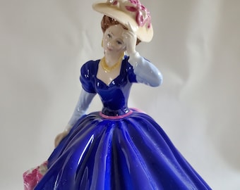 Vintage Royal Doulton Figure of the Year HN3375 Mary Bone China Handmade and hand decorated Excellent condition. Absolutely beautiful