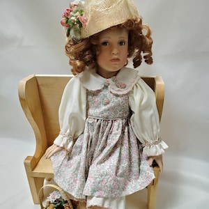 1994 Georgetown Collection Pamela Phillips Sweethearts of Summer Caroline Doll. In Original Box, complete, with COA. Most Beautiful doll
