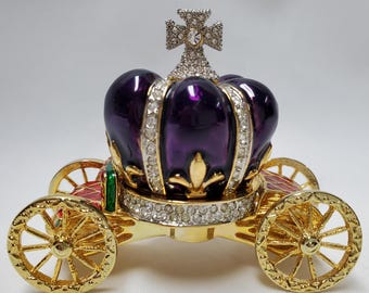 Ornate Royal Miniature Stage Coach with Swarovski Crystals. Her Majesty&#39;s Crown carriage trinket box with moveable wheels & ring pad inside.