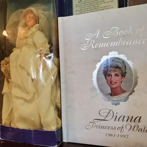Prince Charles & Princess Diana wedding doll set Vintage 1982 Plus A Book of Remembrances Princess Diana, Hard cover image 6