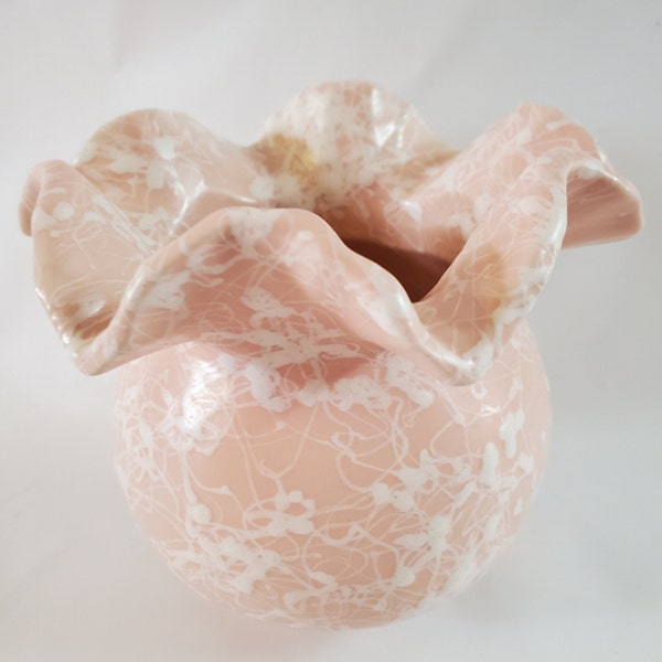 Vintage Shawnee Cameo Splatter Ware 4.5" Tall BEAUTIFUL Vintage Shawnee Vase Pink White Splatter Cameo Ware Scalloped Edge Pottery. RARE.