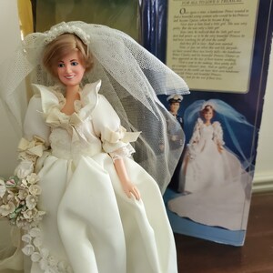 Prince Charles & Princess Diana wedding doll set Vintage 1982 Plus A Book of Remembrances Princess Diana, Hard cover image 3