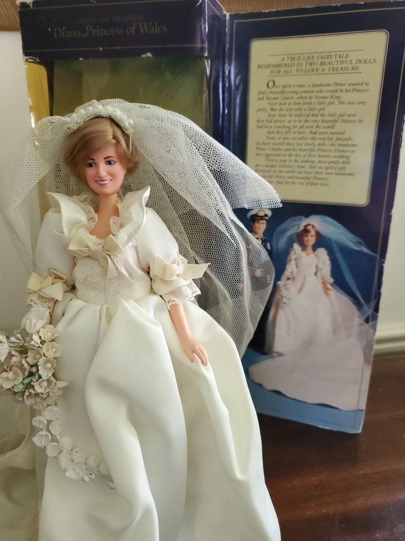 Prince Charles & Princess Diana wedding doll set Vintage 1982 Plus A Book of Remembrances Princess Diana, Hard cover image 3