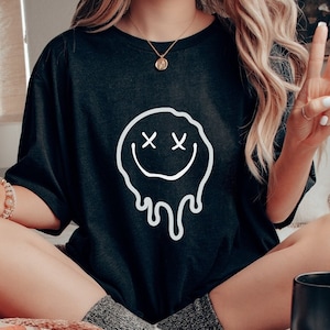 Melting Smiley Face Shirt, Grunge Sweatshirt, 90s Shirt, Punk Shirt, Alt Sweatshirt, Aesthetic Shirt, Trendy Sweatshirt