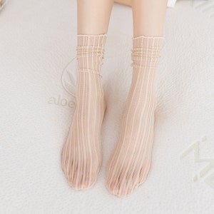 Chaussettes mi-mollet en tulle Socquettes transparentes à rayures Chaussettes en soie cristal Chaussettes mode printemps/été pour femmes Beige