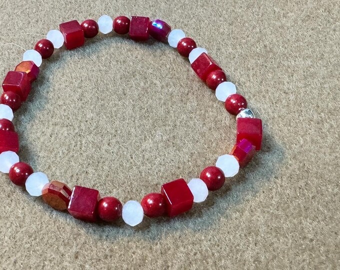 Red and white glass beaded bracelet-Stretch Elastic bracelet-beaded bracelet -size 7 1/2”