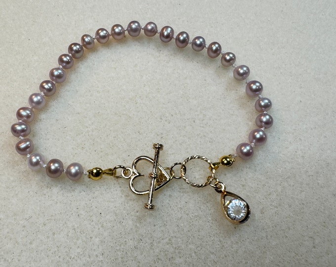Gifts for the season-Freshwater pink pearl beaded bracelet-Modern knotted pearl beaded bracelet-gold lobster claw closure-Handmade-8 1/2”