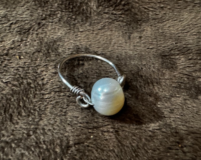 Gifts under 20 dollars-Handcrafted ring-Silver wire ring-minimalist ring-freshwater pearl beaded ring-solitaire ring-size 9.