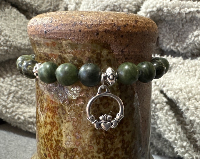 Celtic charm bracelet-Green beaded elastic friendship bracelet-Size 8-Gift for her-Gift for Valentine's Day-Gift for Mother-stretch bracelet