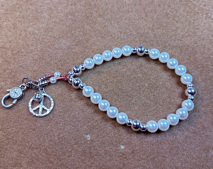 Lightweight Pearl and silver beaded lanyard-Pearl lanyard-phone holder-Lobster claw closure. Phone tether-Handmade-8” long