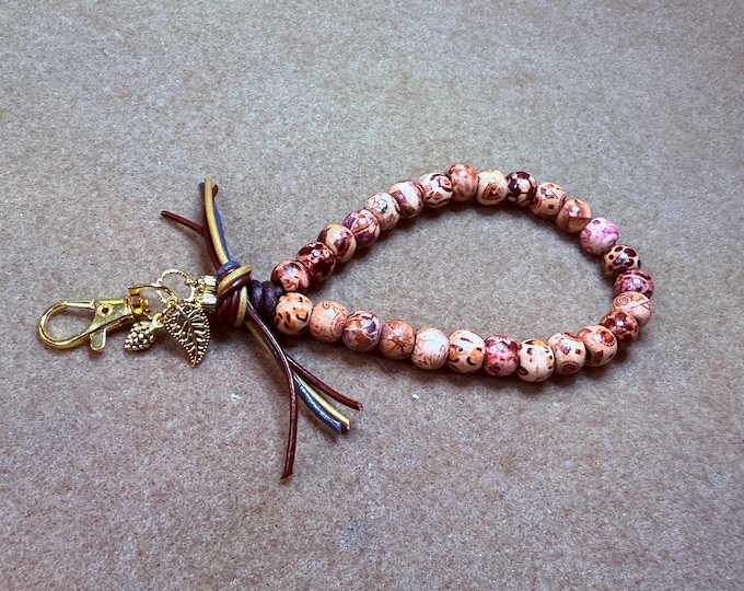 Lightweight Pearl and silver beaded lanyard-Pearl lanyard-phone holder-Lobster claw closure. Phone tether-Handmade-8” long
