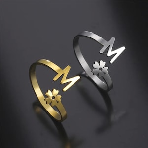 Anillo de flor inicial personalizado, anillo de letra ajustable, anillo minimalista, anillos de oro, anillos de plata, anillo floral, anillo delicado, anillo del alfabeto