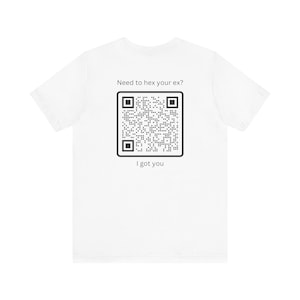 元カレを呪うTシャツ｜カスタムQRコードチップジャーTシャツ｜面白いオカルトシャツ、モダンな魔女のアパレル、スピリチュアルなハッスルギフト