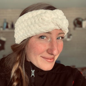 Handmade Crochet Plush Headband Cozy and Stylish Soft and Warm Perfect for Winter Fashion and Everyday Comfort Various Colors Available