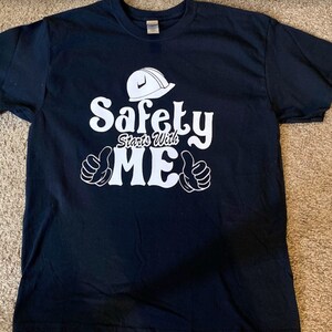 Camisa Safety Começa Comigo, Camisa Cores Confortáveis, Camisa Motivacional, Camisa Inspiradora, Camisas de Melhores Amigos, Camisa de Ação de Graças