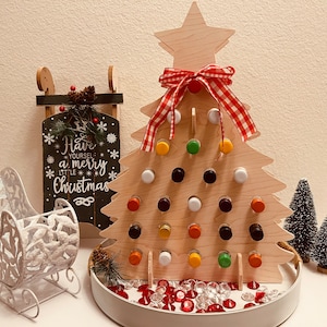 Calendario de Adviento personalizado con mini licores y árbol de Navidad