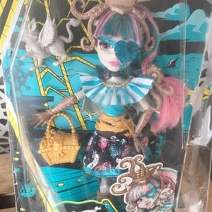 Monster High Rochelle Goyle Kreischend (Box beschädigt)