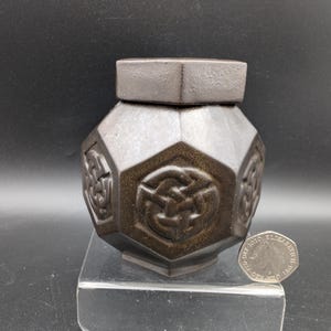Tyn Llan Celtic Knotwork Brown Hexagonal Pot