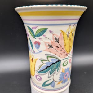 Padrão de flor de vaso de cerâmica Poole (desconhecido) Provavelmente Margaret Best (Jones) Forma 199