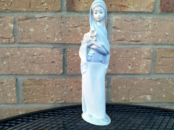 Lladro Girl With Flowers Model 4650 Retired Matte Version - Etsy