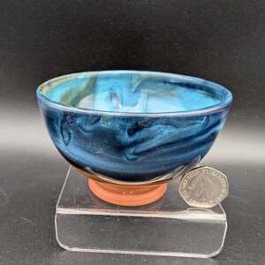 Studio Pottery Spliware-kom met wervelende patronen