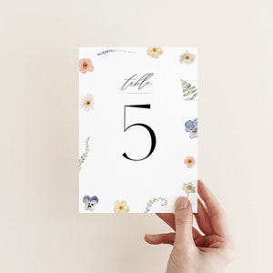 Modèle de numéro de table de fleurs sauvages, panneau de table de mariage floral imprimable avec des fleurs à l'aquarelle, téléchargement immédiat