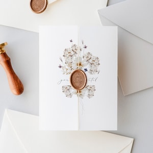 Modèle d'invitation de mariage hortensia Gatefold avec code QR, modèle d'invitation floral à trois volets tout en un avec fleurs blanches