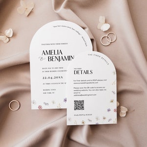 Suite de modèles d'invitations de mariage en forme d'arche florale avec code QR