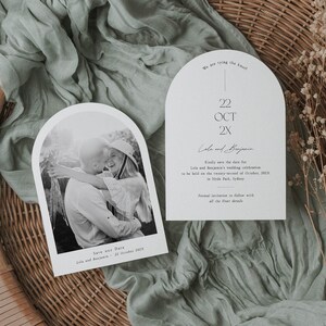 Afdrukbare Arch Save the Date-uitnodiging met foto, boho uitnodigingskaart voor huwelijksaankondiging met foto, bewerken in Corjl
