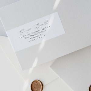 Modello di etichetta per indirizzo stampabile con script, adesivo avvolgente per il destinatario con carattere calligrafico per indirizzamento delle buste, modifica in Corjl