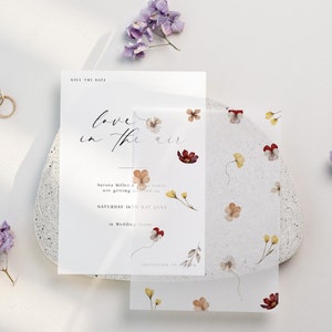 Szablon zaproszenia Save the Date do druku z kwiatowym pergaminem, Save our Date z nakładką z pergaminu Wildflower, Edytuj w Corjl