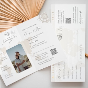ベージュとゴールドのパスポート結婚式招待状テンプレートセット、写真とQRコード付きの目的地の結婚式の搭乗券招待状セット、編集可能