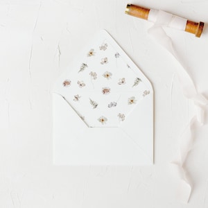 Plantilla de sobre floral, imprimible para boda con flores blancas de acuarela, IA7, solapa europea, solapa cuadrada, 6,5 cm, A6