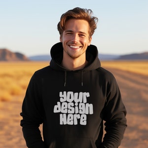 Könnte beinhalten: Ein schwarzer Kapuzenpullover mit dem Text "your design here" in weiß auf der Vorderseite.