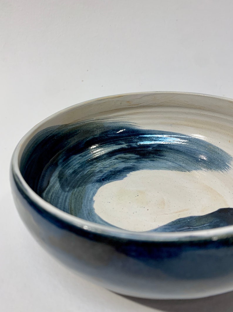 Handmade blue swirl ceramic serving bowl zdjęcie 3