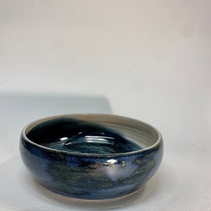 Handmade blue swirl ceramic serving bowl zdjęcie 6