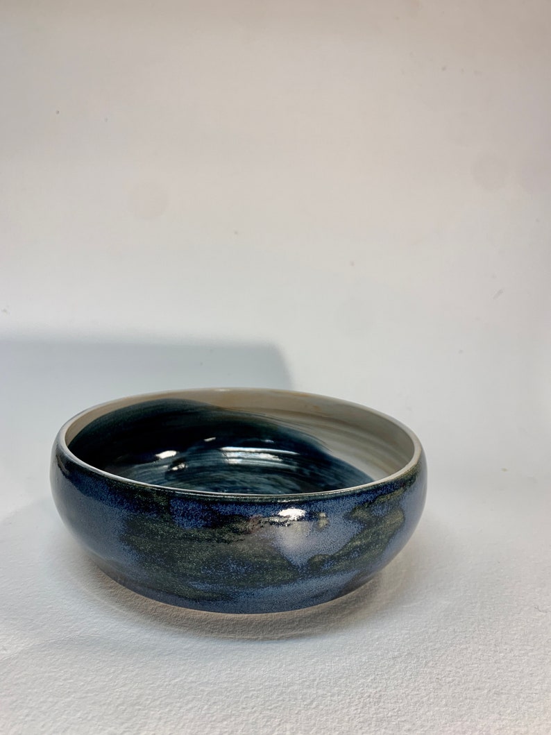 Handmade blue swirl ceramic serving bowl zdjęcie 6