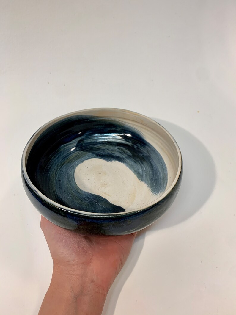 Handmade blue swirl ceramic serving bowl zdjęcie 7