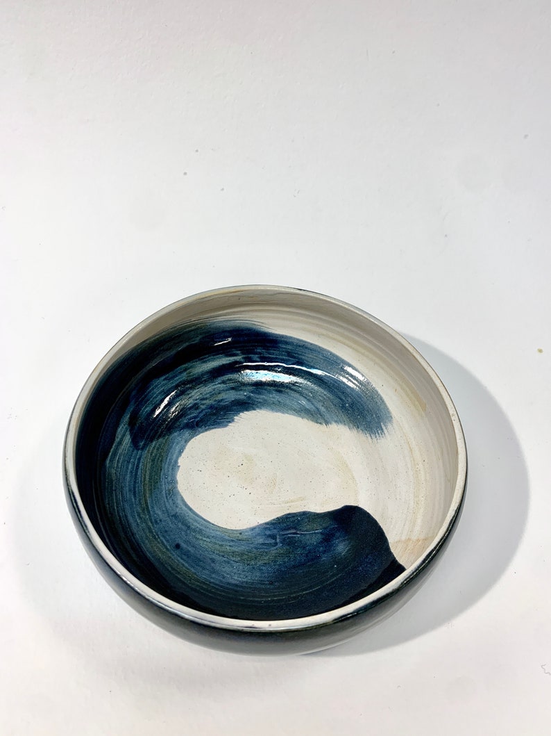 Handmade blue swirl ceramic serving bowl zdjęcie 5