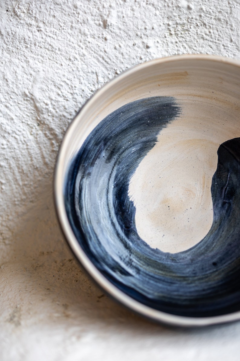 Handmade blue swirl ceramic serving bowl zdjęcie 2