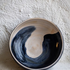 Handmade blue swirl ceramic serving bowl zdjęcie 1