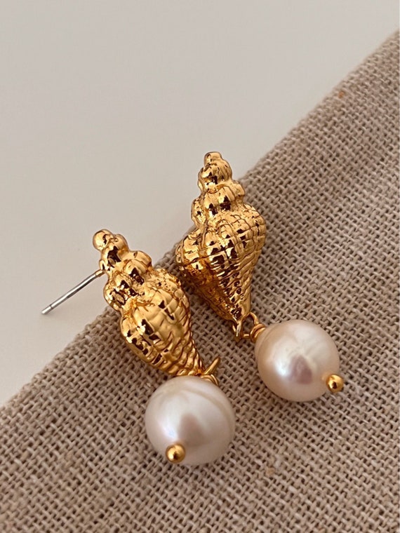 Conch Freshwater Pearl Drop Earrings, Seashell Beach Earring, Gold Boho  Charm Ocean Jewelry, 3D Structure, High-fashion Edge, Artistics - Etsy