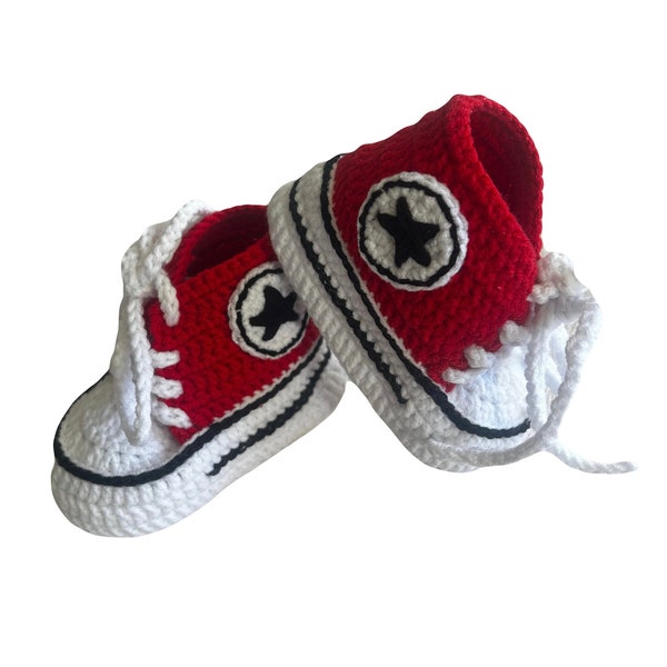 Chaussons pour bébé faits main comme les Converse all-star, chaussures pour lit de bébé non sexiste, baskets pour nouveau-né Allstar, cadeau de Noël, cadeau de baby shower